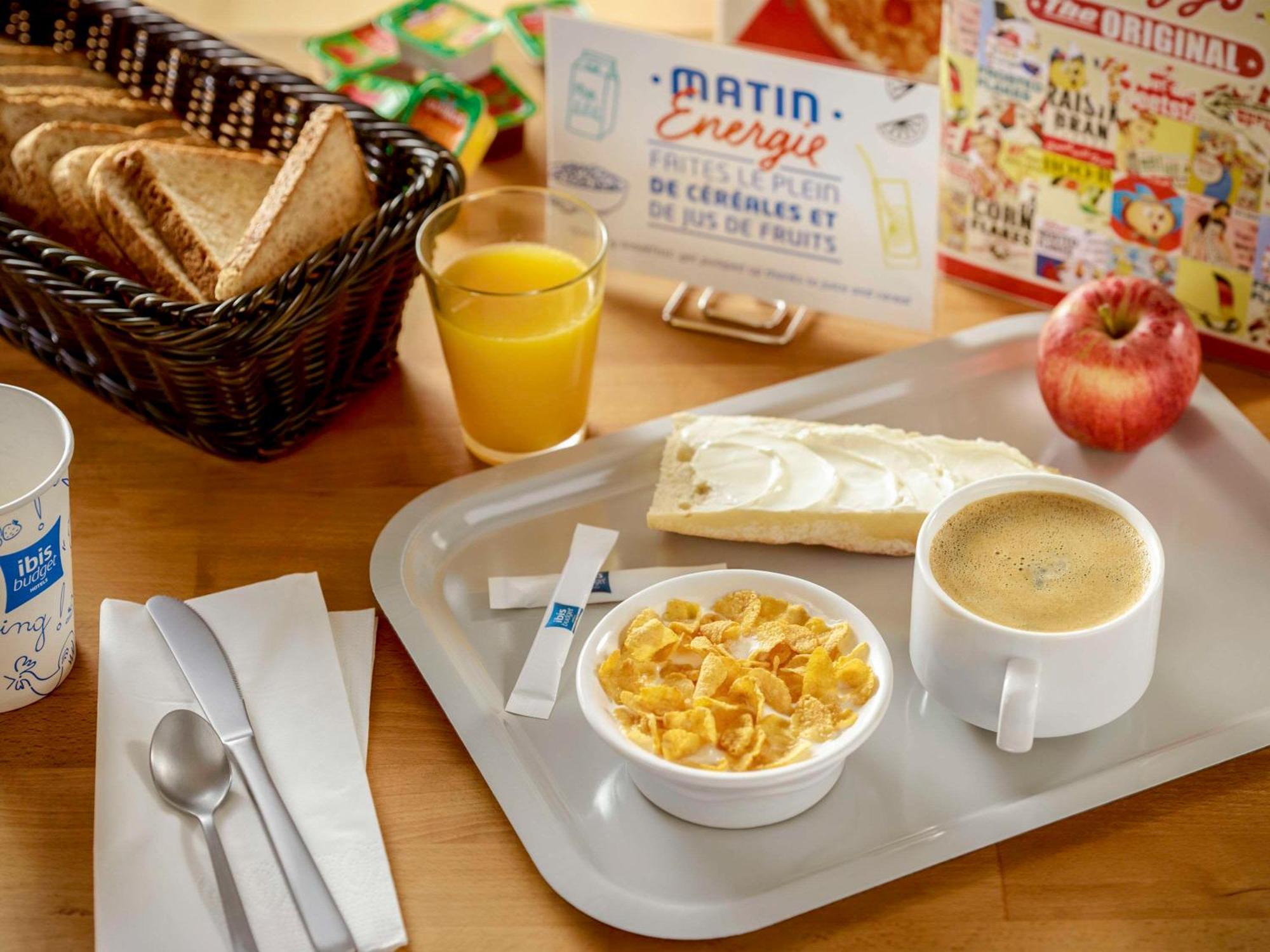 Ibis Budget Versailles Chateau Saint Cyr L'Ecole Екстер'єр фото