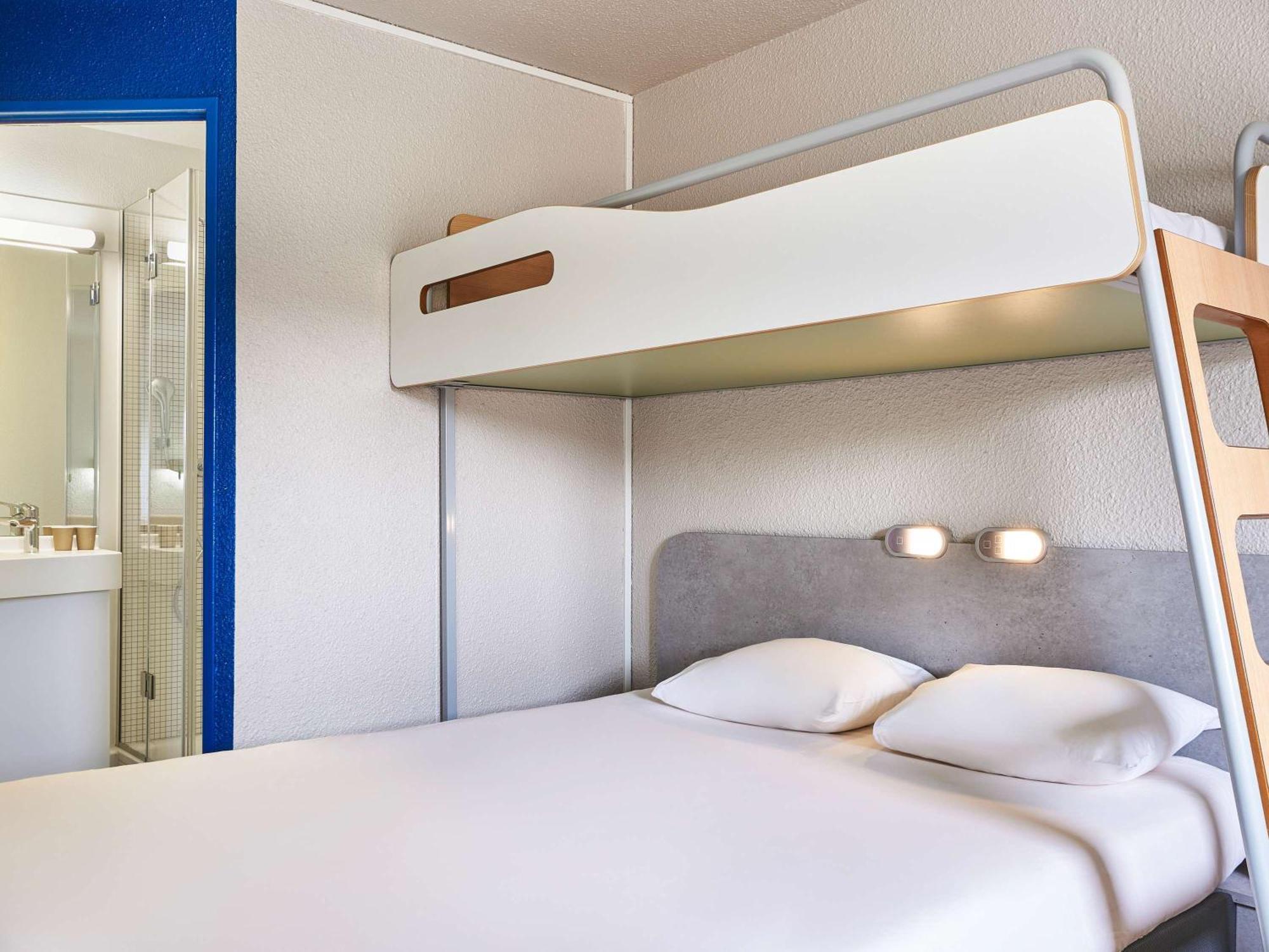 Ibis Budget Versailles Chateau Saint Cyr L'Ecole Екстер'єр фото