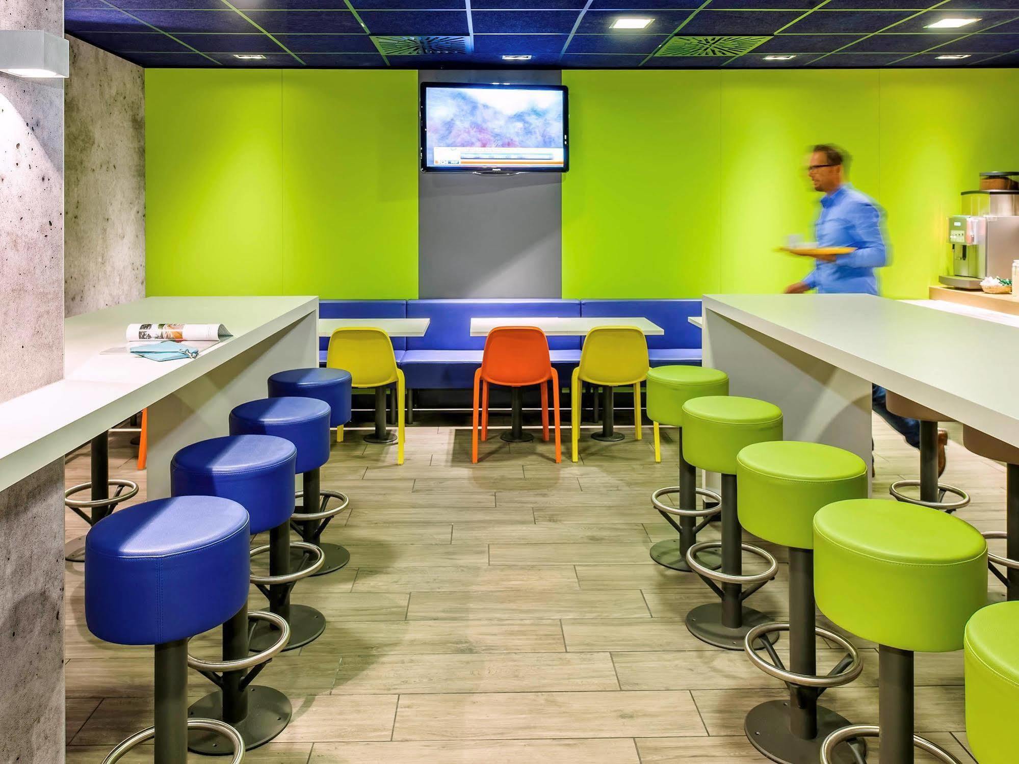 Ibis Budget Versailles Chateau Saint Cyr L'Ecole Екстер'єр фото