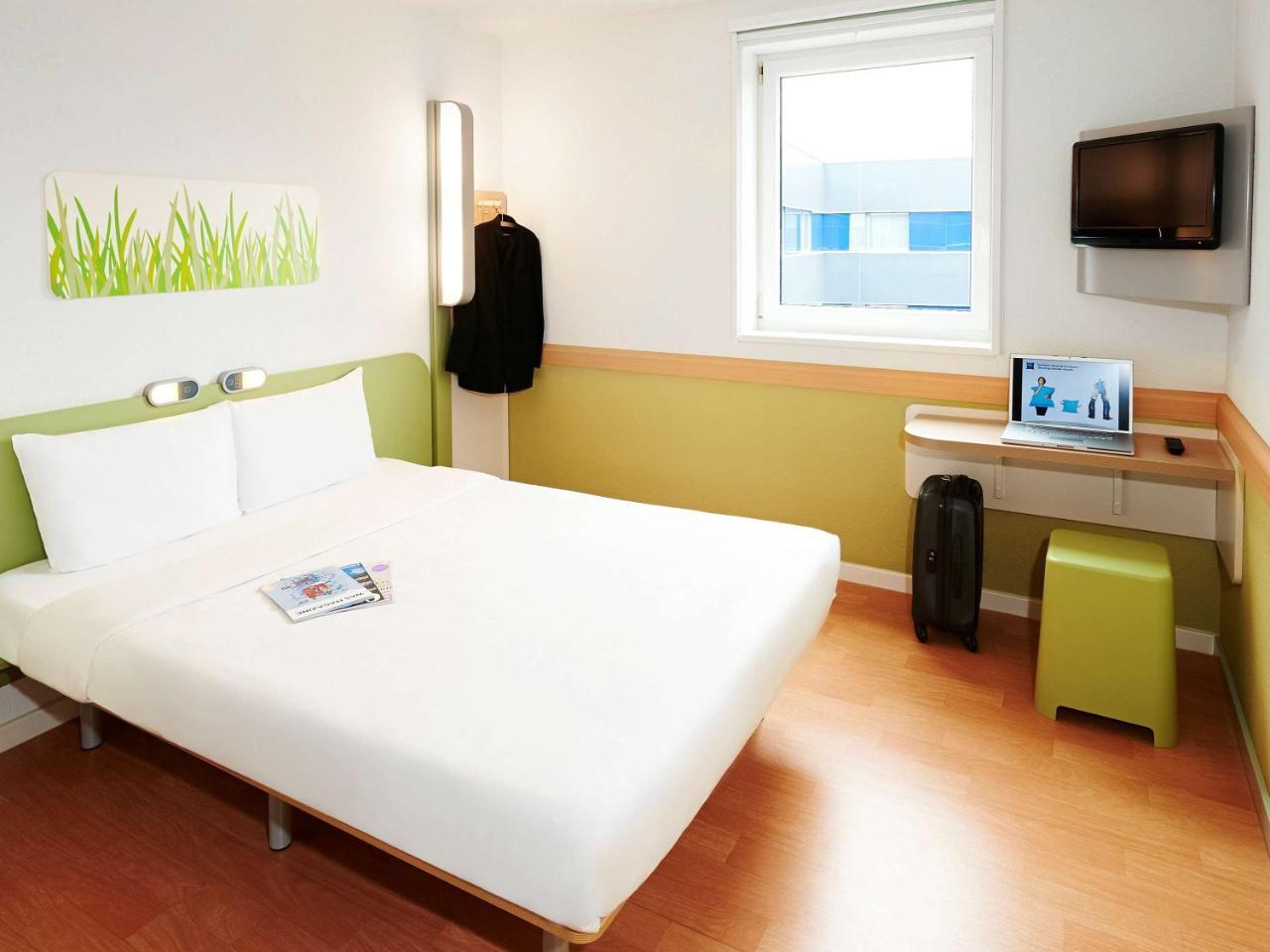 Ibis Budget Versailles Chateau Saint Cyr L'Ecole Екстер'єр фото