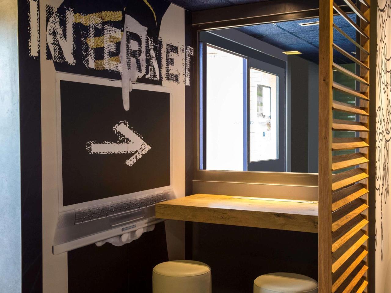 Ibis Budget Versailles Chateau Saint Cyr L'Ecole Екстер'єр фото